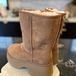 UGG **Brand New w/ Tags** Classic New Heights Platform Boots, Chestnut, Size 9